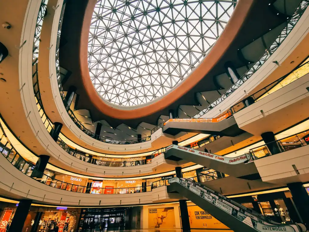 建筑五金产品在热带气候下的耐久性对比与采购建议