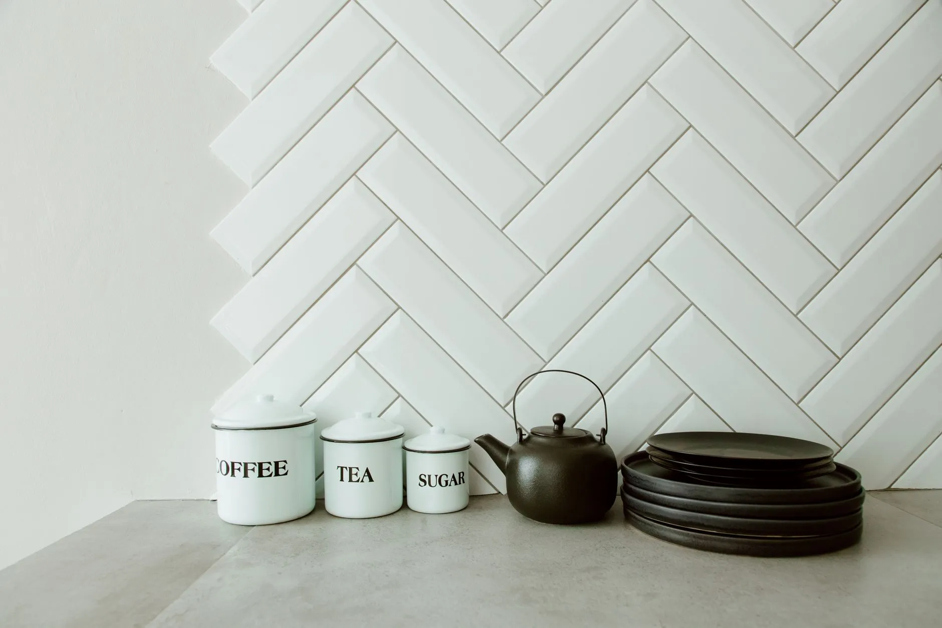 五金交电产品耐用性对比：海口甘铵建筑五金与普通产品的差异分析